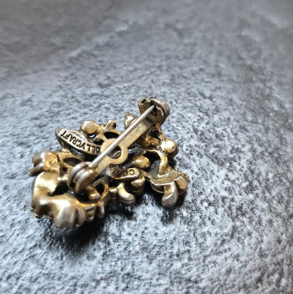 Vintage Hollycraft Rhinestone Floral Brooch – c. 1948–1952